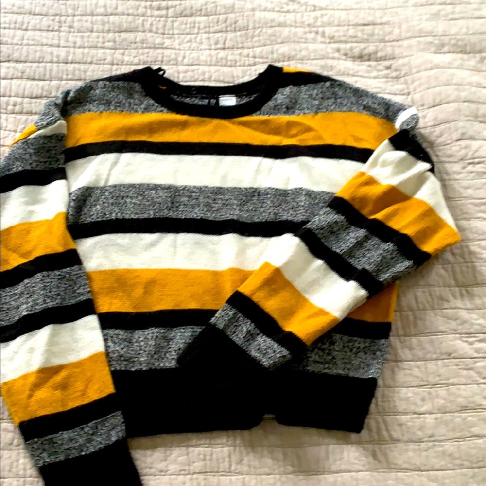 Crop sweater divided